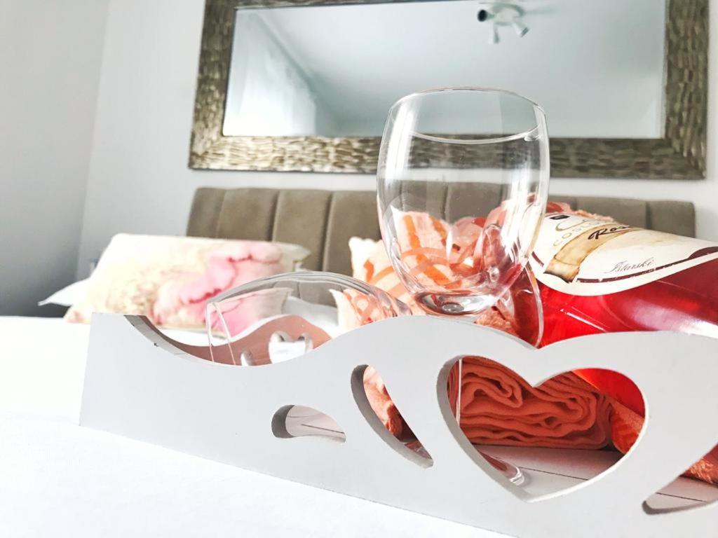 Hedonist-Luxury 2 Bedroom Apartment With Private Hot Tub, Garden And Free Parking โตรกีร์ ภายนอก รูปภาพ