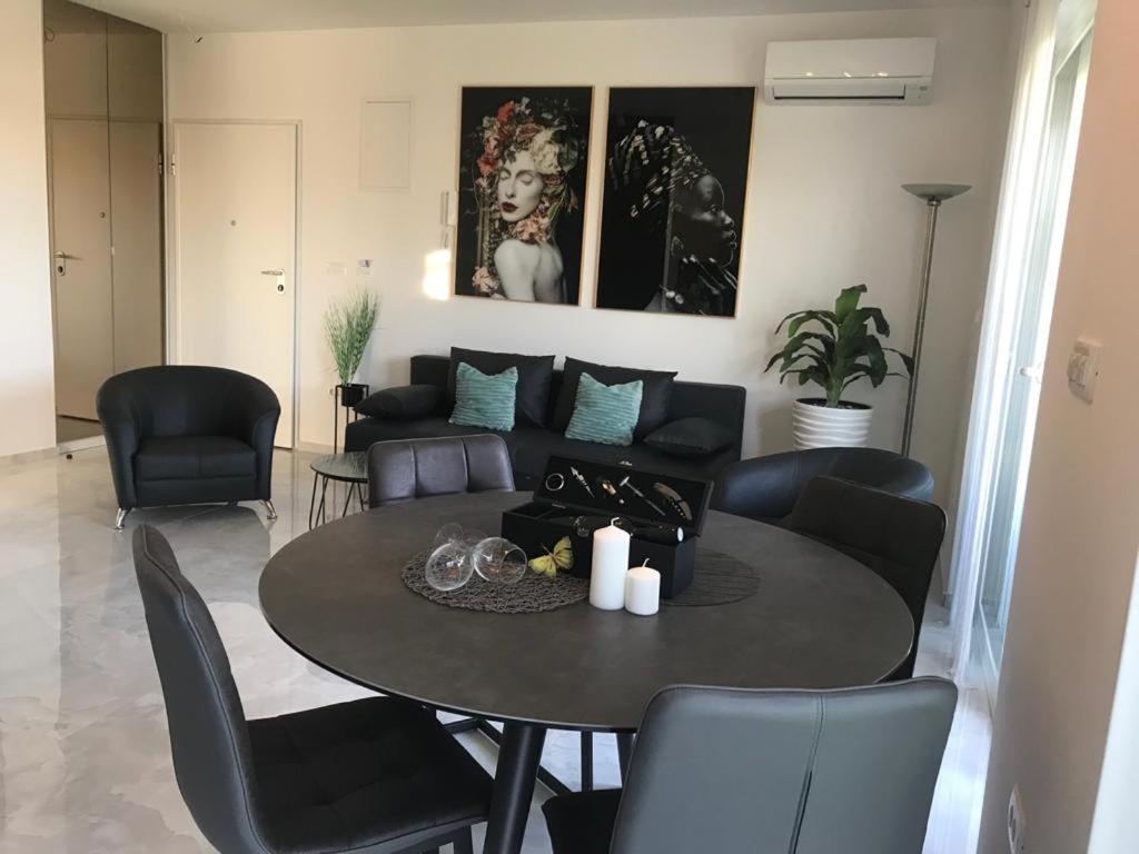 Hedonist-Luxury 2 Bedroom Apartment With Private Hot Tub, Garden And Free Parking โตรกีร์ ภายนอก รูปภาพ