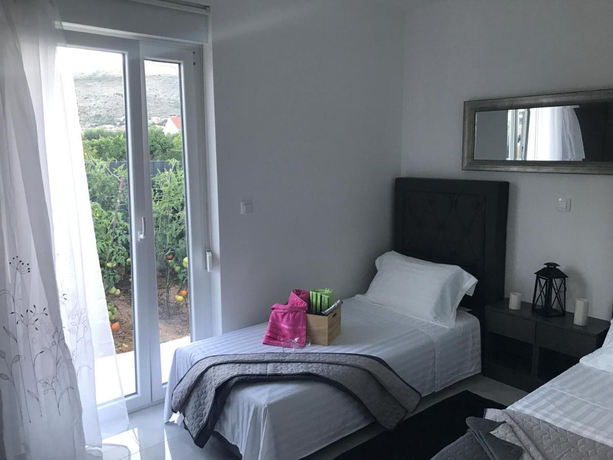Hedonist-Luxury 2 Bedroom Apartment With Private Hot Tub, Garden And Free Parking โตรกีร์ ภายนอก รูปภาพ