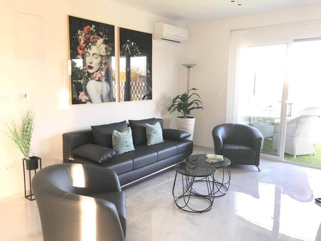 Hedonist-Luxury 2 Bedroom Apartment With Private Hot Tub, Garden And Free Parking โตรกีร์ ภายนอก รูปภาพ