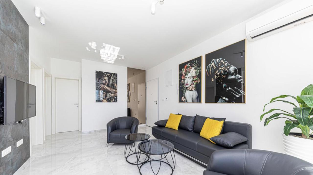 Hedonist-Luxury 2 Bedroom Apartment With Private Hot Tub, Garden And Free Parking โตรกีร์ ภายนอก รูปภาพ