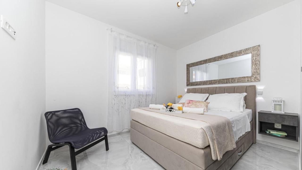 Hedonist-Luxury 2 Bedroom Apartment With Private Hot Tub, Garden And Free Parking โตรกีร์ ภายนอก รูปภาพ
