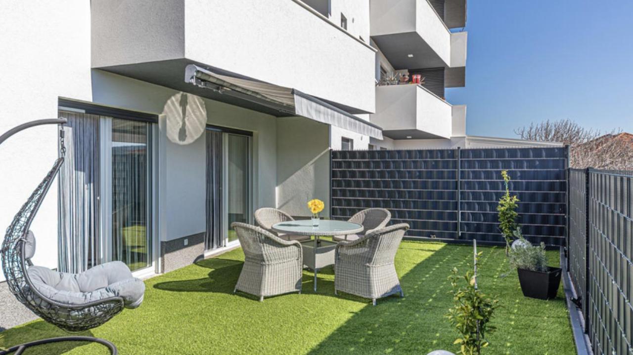 Hedonist-Luxury 2 Bedroom Apartment With Private Hot Tub, Garden And Free Parking โตรกีร์ ภายนอก รูปภาพ
